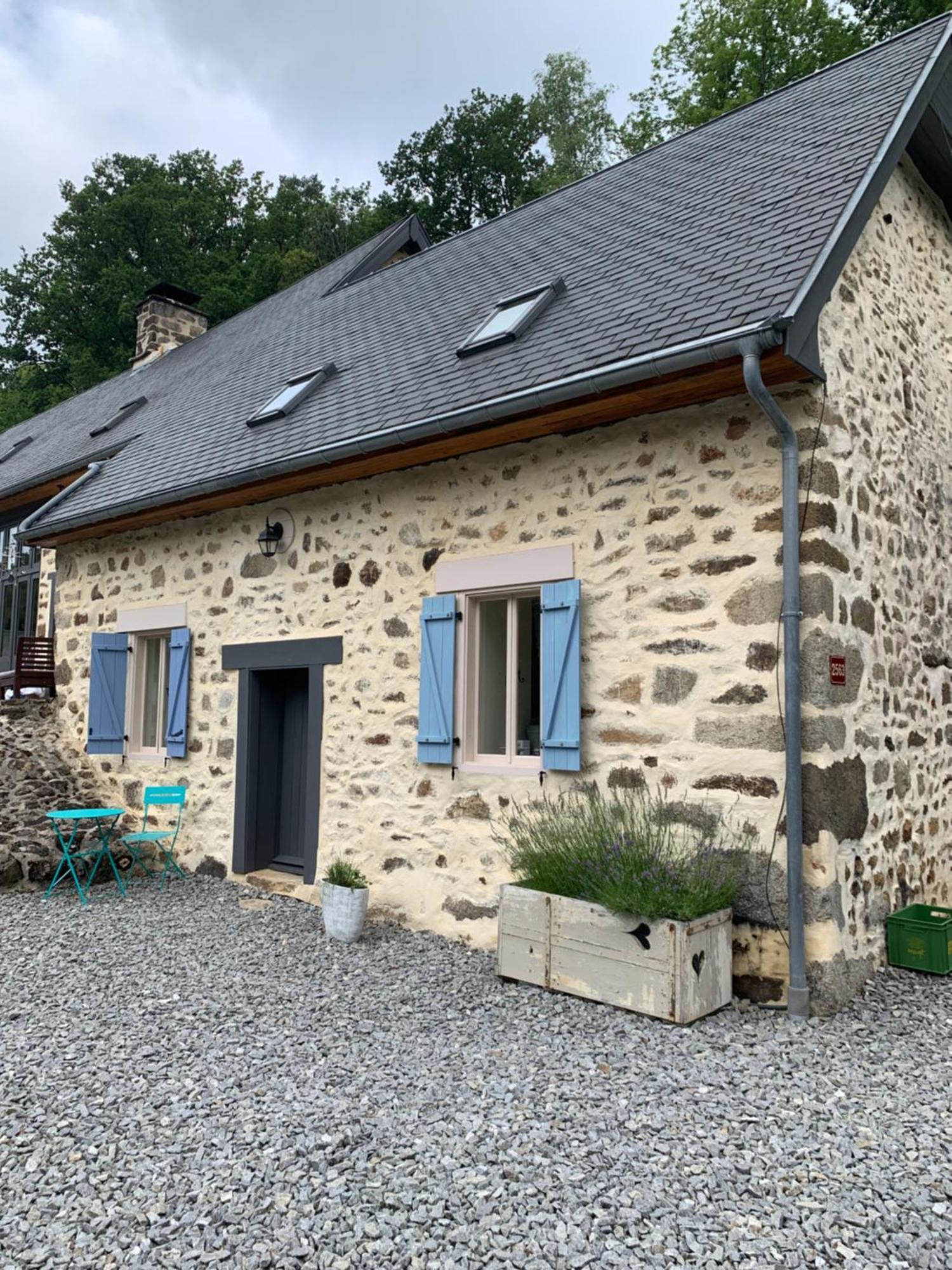 Gite Maison Du Trottoir, Sussac Bagian luar foto